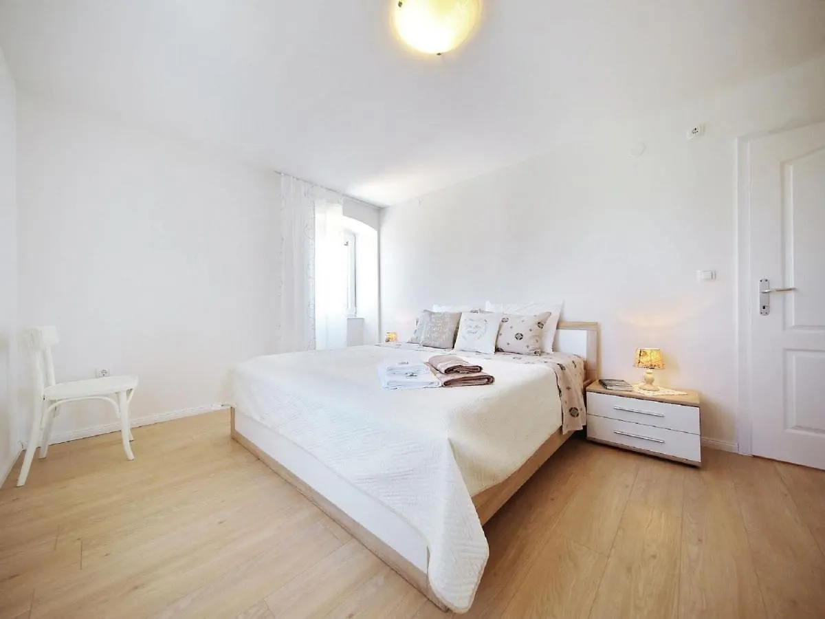 Lovely Holiday Home In Brbinj With Private Pool Chorvatsko